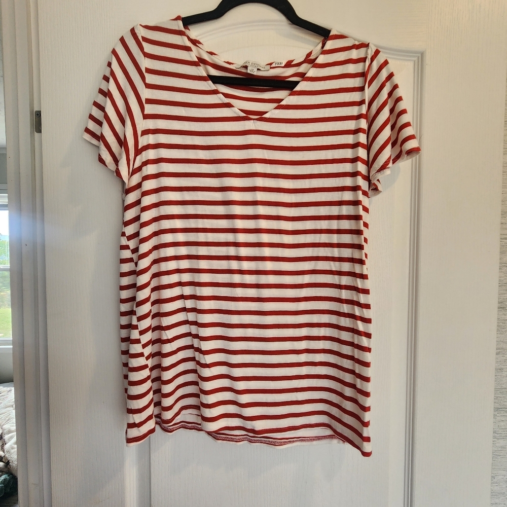 Green Envelope Striped Red and White Tee Size 1XL Euc